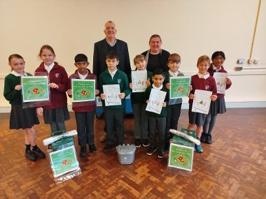 Cllr Lavery visits Ruislip Gardens Primary School and joins pupils to launch the new contamination campaign - That's not my recycling bag.