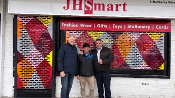 Cllr Lavery and Cllr Tuckwell visit businesses on Mulberry Parade